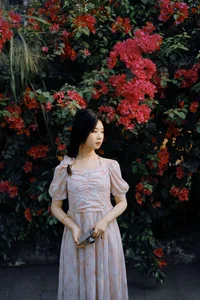YiTuYu Art Language Vol.6836: A Visual Journey with Model Zi Qing - image 1