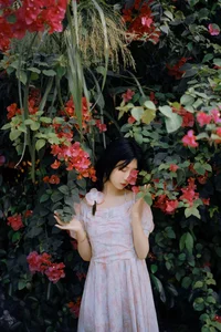 YiTuYu Art Language Vol.6836: A Visual Journey with Model Zi Qing - image 17