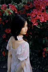 YiTuYu Art Language Vol.6836: A Visual Journey with Model Zi Qing - image 4
