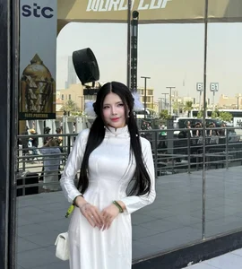 MC Mai Dora Showcases Vietnamese Heritage with Elegant Ao Dai at Esports World Cup - image 5