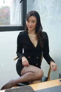 Elegant IESS Qiuqiu Flame High Heels: A Masterpiece of High-End Fashion and Sophistication - image 9