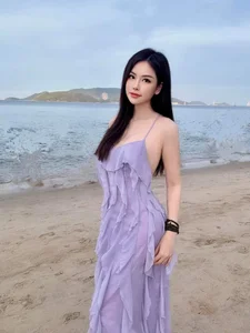 Former Model Đào Lan Phương Showcases Elegant Beach Lifestyle and High-Fashion Fitness Goals - image 1