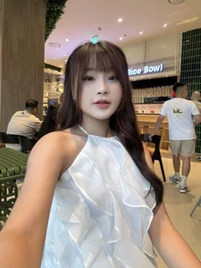 Quang Linh Vlogs and the Viral Mystery: Identifying the Influencer in the Spotlight - image 5