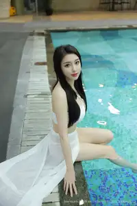 Captivating Su Yi Nuo: White Bikini Elegance by the Pool - XiuRen No.10441 - image 20