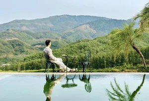 Actor Manh Truong and Wife Enjoy Luxury Living in Mountain View Villa - image 3