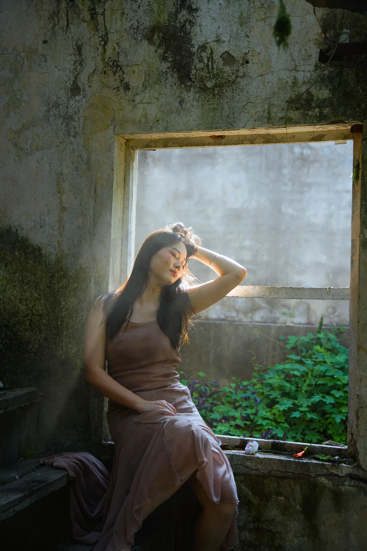 YiTuYu Art Language Vol.10358: An Artistic Exploration of Portraiture Featuring Model Yi Ming