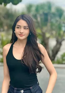 Celebrity Update: Manh Truong’s Romantic Moments and Phuong Oanh’s Stunning Post-Baby Transformation - image 2