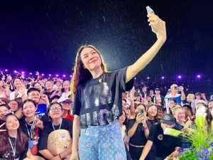 Celebrity Update: Manh Truong’s Romantic Moments and Phuong Oanh’s Stunning Post-Baby Transformation - image 8