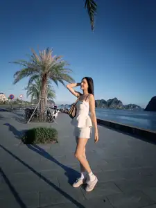 Supermodel Ky Han: Stunning Beauty & Slim Figure After Two Kids, Radiating Confident Allure - image 6