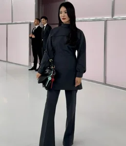 Song Hye Kyo Steals the Spotlight with a Whimsical Lollipop Accessory at a High-Profile Fashion Event - image 9