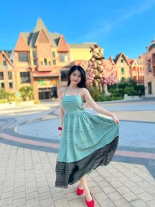 Stunning League of Legends Cosplay: The Artistry and Charm of the 'Dimpled Hot Girl' - image 2