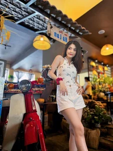 Stunning League of Legends Cosplay: The Artistry and Charm of the 'Dimpled Hot Girl' - image 4