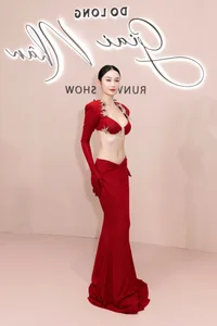 Tran Thanh and Hari Won’s Fashion Show Highlights - image 13