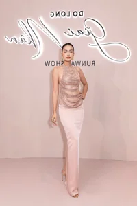 Tran Thanh and Hari Won’s Fashion Show Highlights - image 8