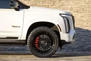Stunning Cadillac Escalade ESV 2025: The Ultra-Luxury SUV Pricier Than Lamborghini Urus! - image 2