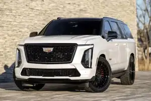 Stunning Cadillac Escalade ESV 2025: The Ultra-Luxury SUV Pricier Than Lamborghini Urus! - image 5