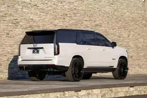 Stunning Cadillac Escalade ESV 2025: The Ultra-Luxury SUV Pricier Than Lamborghini Urus! - image 3