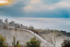 Cloud Hunting Khe Sanh: Romantic Couple Embraces Majestic Clouds & Wind Turbines - image 3