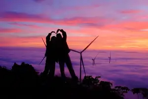 Cloud Hunting Khe Sanh: Romantic Couple Embraces Majestic Clouds & Wind Turbines - image 7