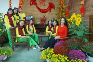Exploring the Vibrant Sa Dec Flower Village During Vietnam's Tet Festival - image 6