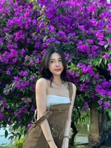 Viral Beauty: Stunning Photoshoot of a Young Woman in a Ripening Lychee Orchard Goes Viral - image 4