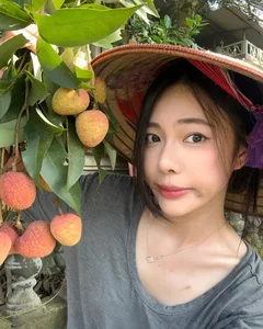 Viral Beauty: Stunning Photoshoot of a Young Woman in a Ripening Lychee Orchard Goes Viral - image 7