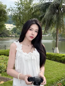 Viral Beauty: Stunning Photoshoot of a Young Woman in a Ripening Lychee Orchard Goes Viral - image 2