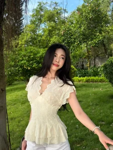 Viral Beauty: Stunning Photoshoot of a Young Woman in a Ripening Lychee Orchard Goes Viral - image 6
