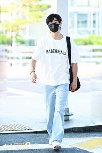 Cha Eun-woo’s Airport Fashion: Style Lessons from Korea's Top Visual - image 6