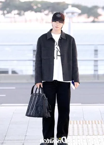 Cha Eun-woo’s Airport Fashion: Style Lessons from Korea's Top Visual - image 5