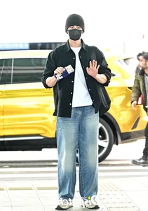 Cha Eun-woo’s Airport Fashion: Style Lessons from Korea's Top Visual - image 2