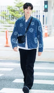 Cha Eun-woo’s Airport Fashion: Style Lessons from Korea's Top Visual - image 9