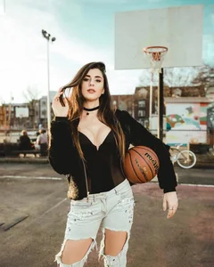 The Luxury Lifestyle and Global Influence of the World’s Most Attractive Basketball Stars - image 9