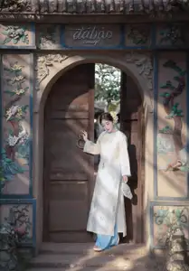 Graceful Vietnamese Woman: Timeless Traditional Charm 1000026935 - image 4