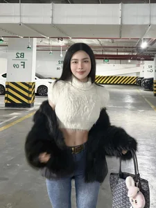 Lifestyle and Fashion: Stunning Post-Holiday Moments of Van Thanh’s Girlfriend - image 4