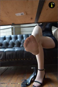IESS Puhui Collection 097: Featuring Model Qiqi in Elegant Silk and Hosiery Photography - image 23