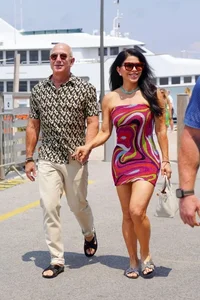 Lauren Sánchez Style Evolution: How She Maintains a Youthful and Bold Aesthetic - image 9