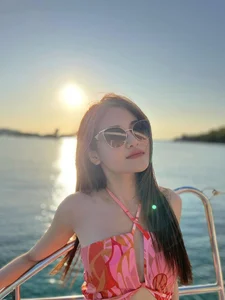 Actress Thuy Anh Shines in Glamorous Yacht Photoshoot: A Blend of Luxury and Style - image 1