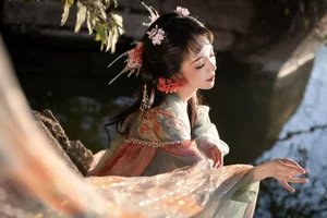 The Graceful Artistry of Qian Xue Ya in Art Language Vol.5183 - image 8