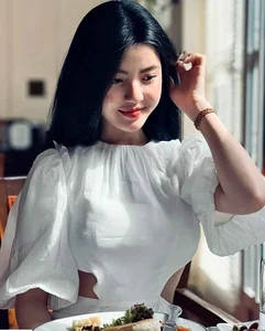 Exploring Chu Thanh Huyen’s Stunning Beauty Transformation Before Her Wedding to Football Star Nguyen Quang Hai - image 3