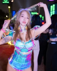 Bold Fashion Trends: The Rise of 'Underboob' Styles in Modern Streetwear and Influencer Culture - image 6