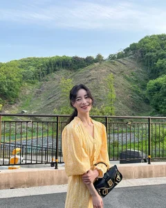 Beyond the Screen Villain: The Stunning Real-Life Style and Gentle Personality of Fashion’s Favorite Antagonist - image 2