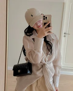 Exploring the Glamorous Lifestyle and Fashion of the Influencer Linked to High-Profile Dating Rumors - image 1