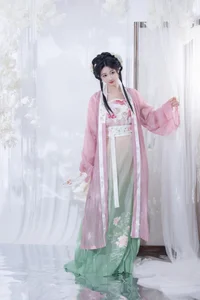 Exquisite Artistry in YiTuYu Art Language Vol.6225 Starring Qi Luo Sheng De Xiao Su Su - image 0