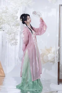 Exquisite Artistry in YiTuYu Art Language Vol.6225 Starring Qi Luo Sheng De Xiao Su Su - image 28