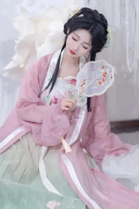 Exquisite Artistry in YiTuYu Art Language Vol.6225 Starring Qi Luo Sheng De Xiao Su Su - image 27