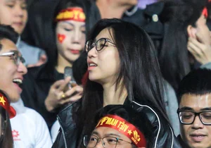 Nguyen Tat Toan’s Sister: The Viral Sensation and Natural Beauty at the AFF Cup Final - image 1