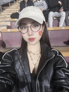 Nguyen Tat Toan’s Sister: The Viral Sensation and Natural Beauty at the AFF Cup Final - image 4