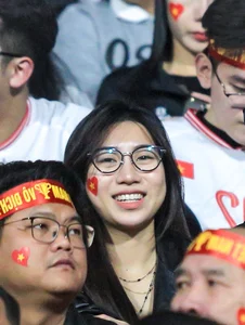 Nguyen Tat Toan’s Sister: The Viral Sensation and Natural Beauty at the AFF Cup Final - image 5