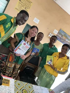 Vietnamese Teacher Brings Education and Cultural Pride to Africa Wearing Traditional Ao Dai - image 5
